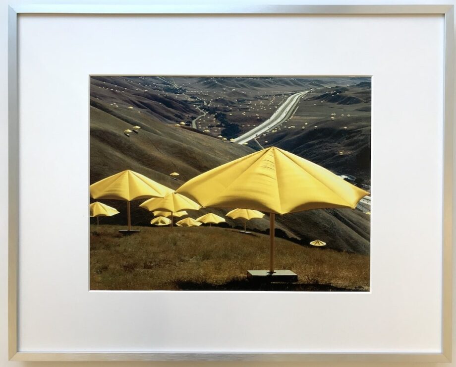 Christo | Yellow Umbrellas - gerahmter Kunstdruck